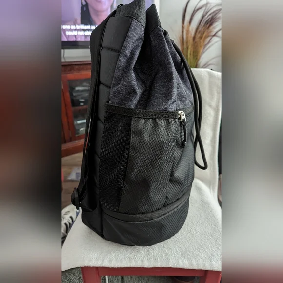 Adidas Drawstring Bucket Bag Backpack - Picture 4 of 7